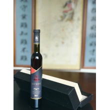 2017五星特级冰葡萄酒酒呈桃红色，具有浓郁的水果香气，酸甜适中，口感醇厚清爽，适合与各类食物搭