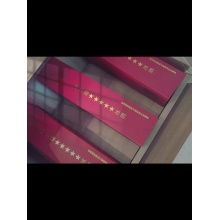 2017五星特级冰葡萄酒酒呈桃红色，具有浓郁的水果香气，酸甜适中，口感醇厚清爽，适合与各类食物搭