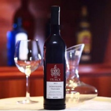 原装原瓶德国丹菲特干红葡萄酒 酒精度12.0° 这是一款来自德国摩泽尔流域极具有当地特色的红酒